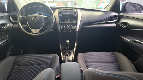 Toyota Yaris Sedán 1.5 XL Live CVT (Flex)