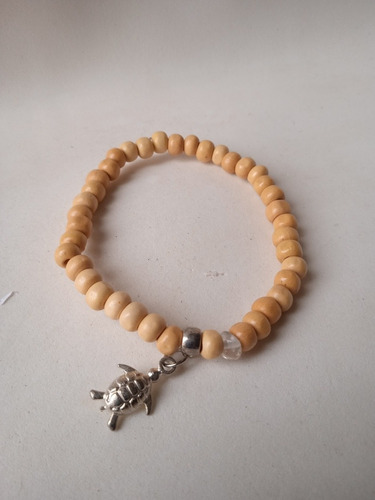 Pulsera De Madera Con Cuarzo Blanco Y Dije Tortuga Mini