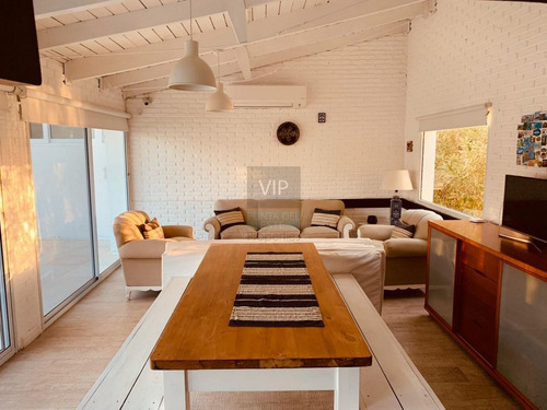 Imagen 15 de 24 de Casa De 5 Dormitorios En Playa Mansa, Punta Del Este.