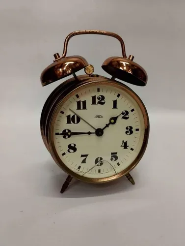 Reloj despertador de mesa sale
