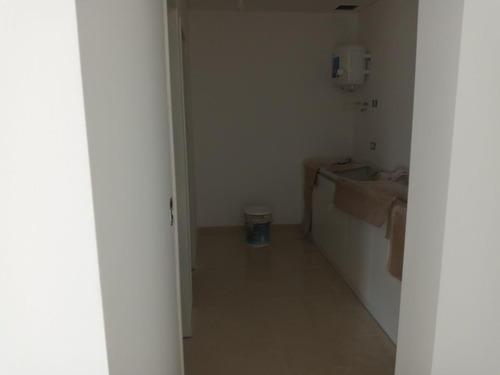 Imagen 4 de 8 de Venta De Oficina En Pueblo Caamaño (pilar)