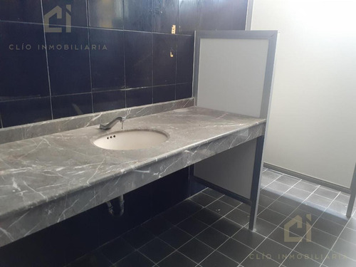 Oficina De 2 Niveles En Renta, Ubicada Sobre El Boulevard Adolfo Ruiz Cortines, Cerca De Plaza Mocambo