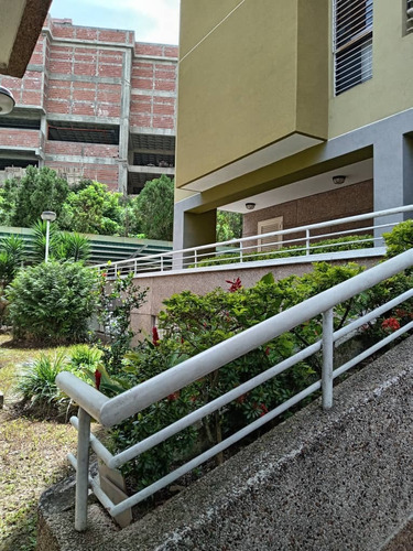 Venta Excelente Apartamento En Lomas Del Ávila, Cuenta Con 95.53m2