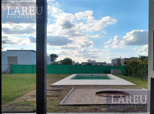 Imagen 12 de 17 de Casa En Venta - Santa Elena, Pilar Del Este