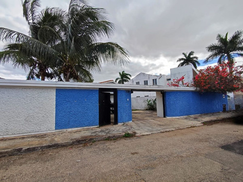 Amplia Casa Comoda En Renta Merida, Villas La Hacienda (frc-