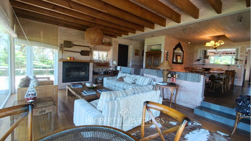 Casa De Veraneo A Orillas Del Lago Panguipulli - A...
