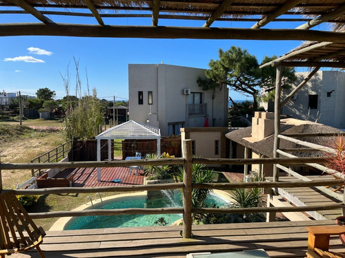 Imagen 6 de 28 de En Venta - Hermoso Complejo De 4 Apartamentos Con Piscina En Punta Del Diablo