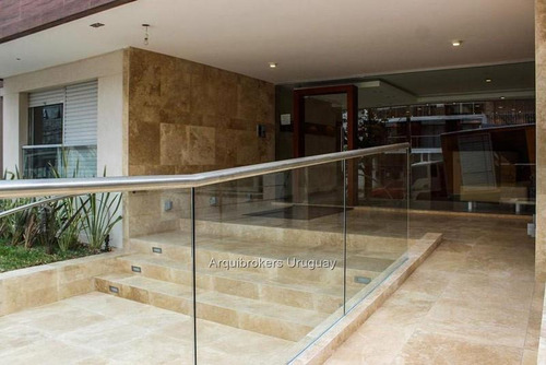 Apartamento De 3 Dormitorios En Venta En Pocitos