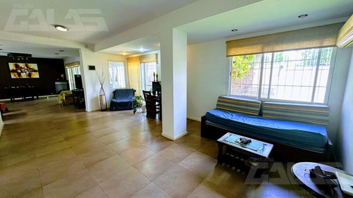 Casa De 4 Ambientes Con Pileta. Ituzaingó Norte A 4 Cuadras