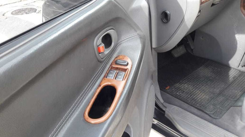 Kia Carnival 2.5 V6 Automática 2001