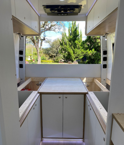 Imagem 5 de 15 de Motorhome - Fabricação E Montagem De Motorhome