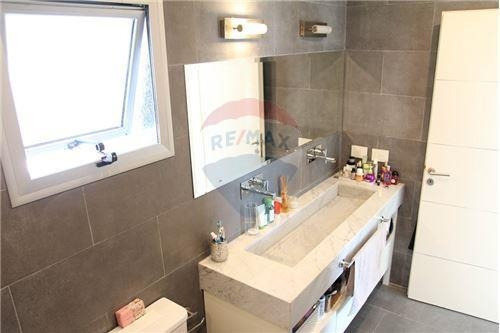 Casa En Venta En Lomas De City Bell