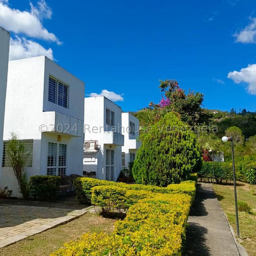 Townhouse En El Hatillo (a 10 Minutos Cc Lomas Lagunita )  Jjazpurua 24-21258