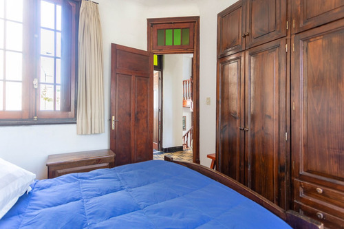 Única En Su Estilo. Venta De Casa En Malvin, 5 Dormitorios, Padrón Único.