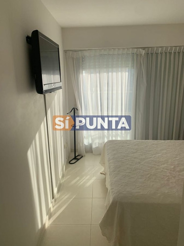 Imagen 12 de 21 de Apartamento En Alquiler Anual