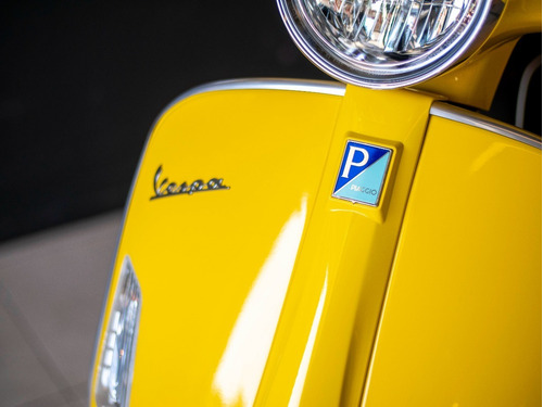 Imagen 2 de 25 de Vespa Gts Super 300 Amarilla Reserva Ya