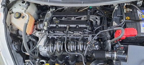 Ford Fiesta Kinetic 1.6 Titanium Powershift 120cv
