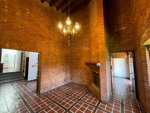 Casa En Venta En Acopilco En Privada Con Club Hípico.