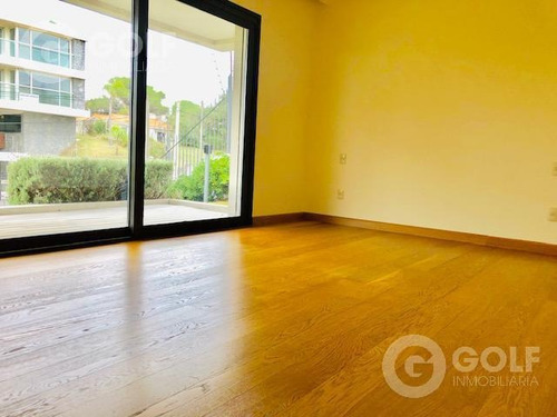 Vendo O Alquilo Apartamento De 3 Dormitorios, Servicio Completo, Garaje Para 3 Autos, Punta Gorda