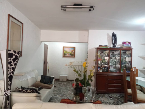 Vendo Apartamento En La Urbanización El Marquez - Avenida Rómulo Gallegos.