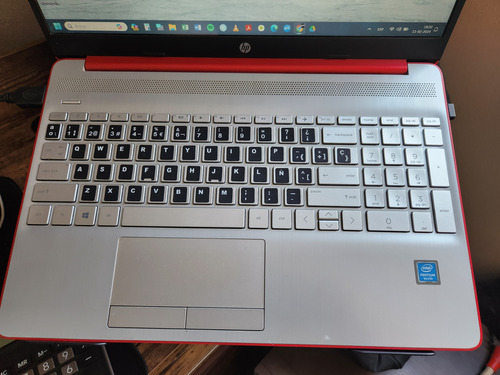 Hp Notebook 15.6'' Rojo, Impecable, 4gb 128 Ssd W11 (Usado)