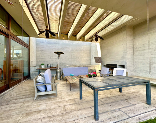 Valle Escondido Arq. G. Mardones: Lujo, Vistas Y Ambientes
