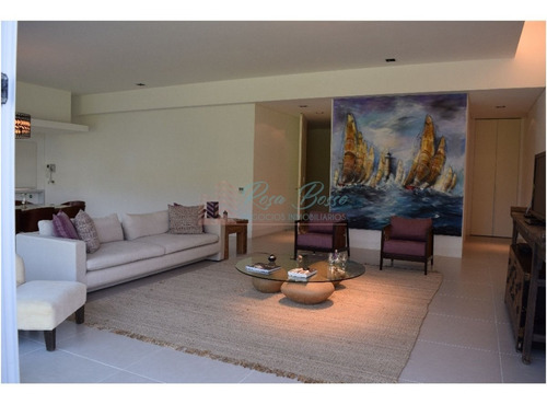 Apartamento En Brava, 3 Dormitorios *- Ref: 2566