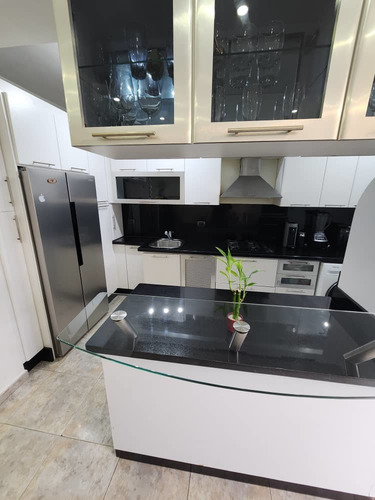 Imagen 4 de 19 de Rosaura Cortez Vende Apartamento Amoblado En La Trigaleña Res Tivoli Con Planta Y Pozo