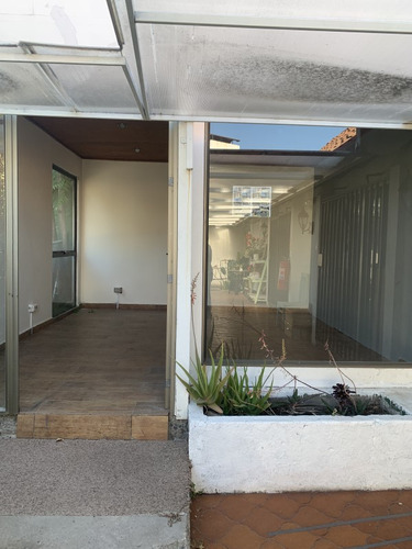 Arriendo Local Patio Las Brujas La Reina