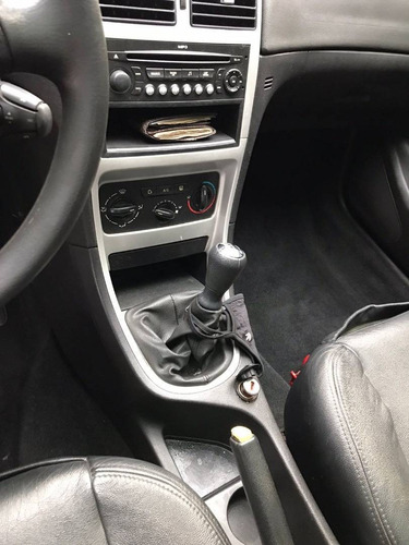 Imagem 9 de 12 de Peugeot 307 1.6 Presence 16v Flex 4p Manual