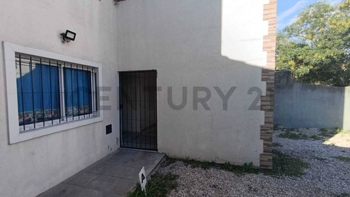 Ph En Venta Castelar Con Patio Y Cochera Apto Prefesional Y Apto Credito.
