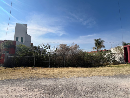  Terreno Lote Intermedio, Forma Regular Y Topografía Descenciente.