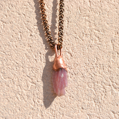 Collar Turmalina Rosa, Piedra En Bruto, Cadena Bronce, Cod1