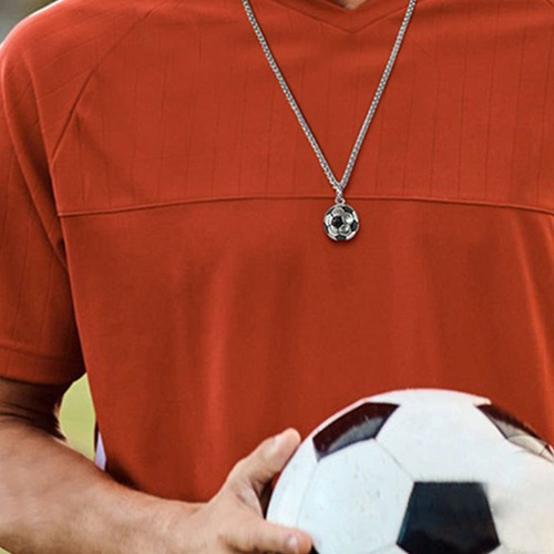 Imagem 4 de 5 de Colar Masculino Com Pingente Bola De Futebol