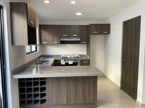 Casa En Renta En Codominio Alhandra, Zakia, Querétaro 3 Rec, 12,5k. Gps