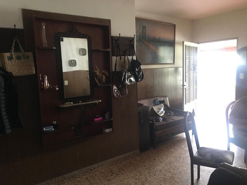 Imagen 4 de 14 de Lencke Vende - En Block Locales Mas Departamentos, Zona Muy Comercial Sobre Av. Avellaneda