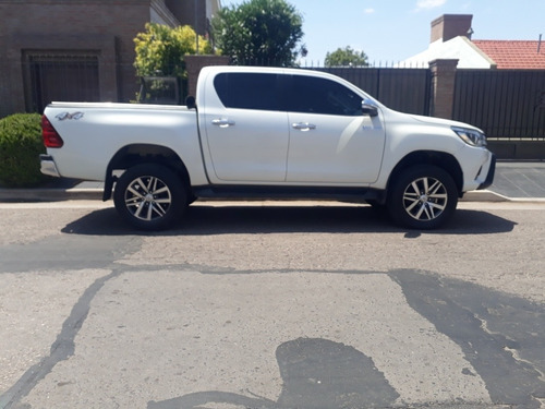 Imagen 7 de 12 de Toyota Hilux 2018 2.8 Cd Srx 177cv 4x4