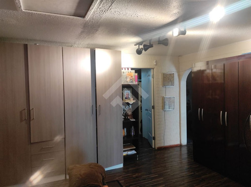 Casa En Venta De 4 Dorm. En Maipú
