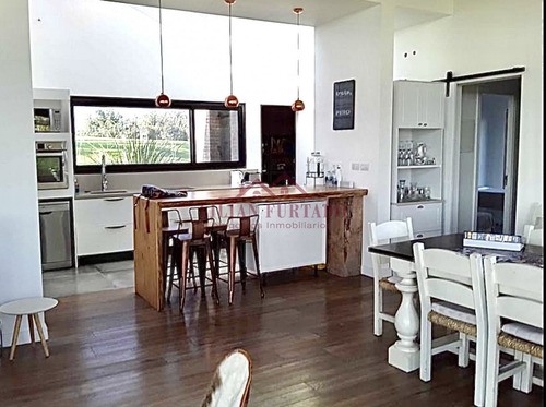 El Quijote, Con Pileta Privada, 5 Cuartos, 3 Suites Matrimonial, 2 De 2 Camas, 5 Baños, Aire Por Ambiente. Excelente - Ref: 1331