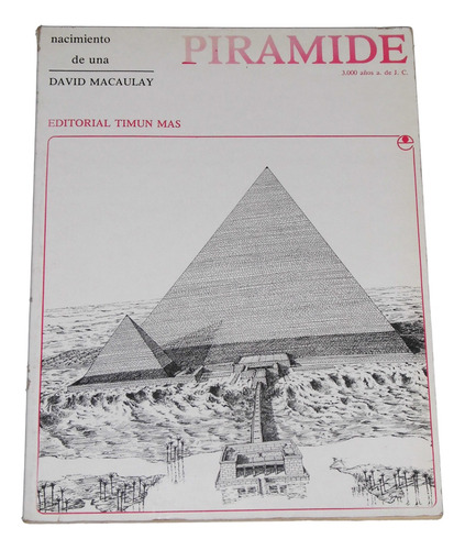 Nacimiento De Una Piramide / David Macaulay