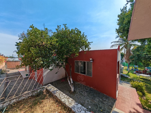 Quinta En Venta En Fracc. Vergeles De Oaxtepec Con Amplio Jardín Y Alberca.