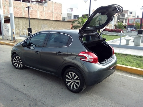 Ocasion Remato Peugeot 208 Año 2015 Hatchback Con 71,800 Km.