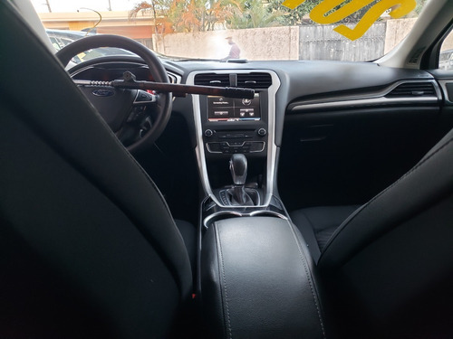 Imagen 4 de 7 de Ford Fusion 2016 Gris