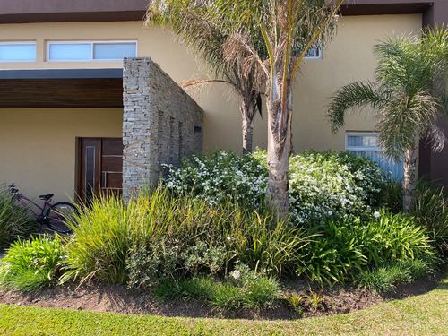Remanso | 5 Dorm | 6 Baños | Lote 1150m2 | 360m2 | Financio