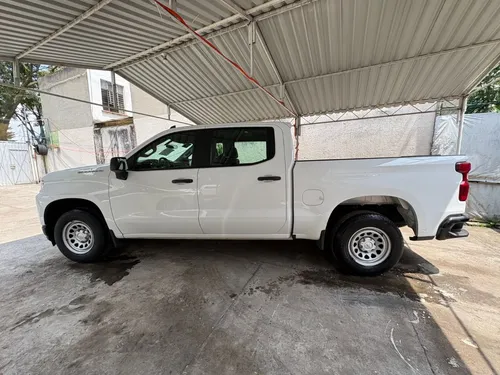 Chevrolet Silverado Wt Doble Cabina 4X2 4.3L V6