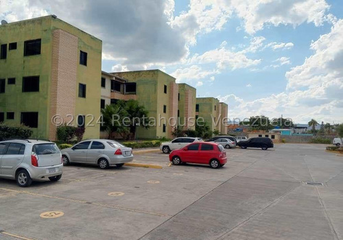 En Alquiler Hermoso Apartamentoen El Centro De Cabudare, Maria, Facil Acceso A La Ribereña, Boraure, Cerca A Comercios, Con Vigilancia 24/7 -24 20 33 9 - Area Social Y Recreacion Y De Servicio.