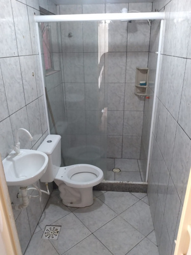 Apartamento Com 2 Quartos Sala,ampla Cozinha E Um Banheiro.