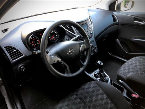Imagem 7 de 9 de Hb20 1.6 Comfort Plus 16v Flex 4p Automático