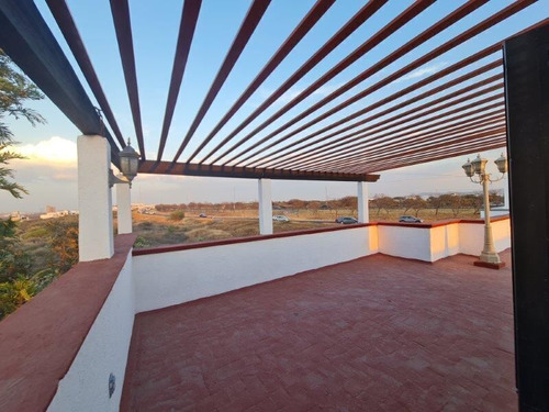 En Venta Residencia En Misión Concá, Roof Garden, Cto Serv, 4 Recamaras, 4.5 Bañ