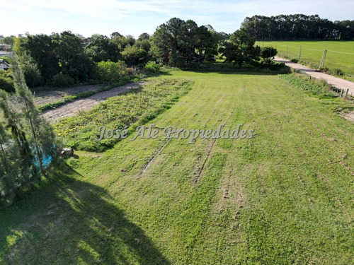 En Venta Casa Proxima A La Bodega Bernardi, Colonia